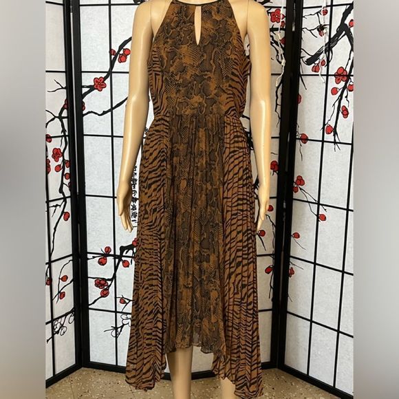 White House Black Market Dresses & Skirts - 𝅺White House Black market halter animal print maxi dress SIze 2.  In EUC